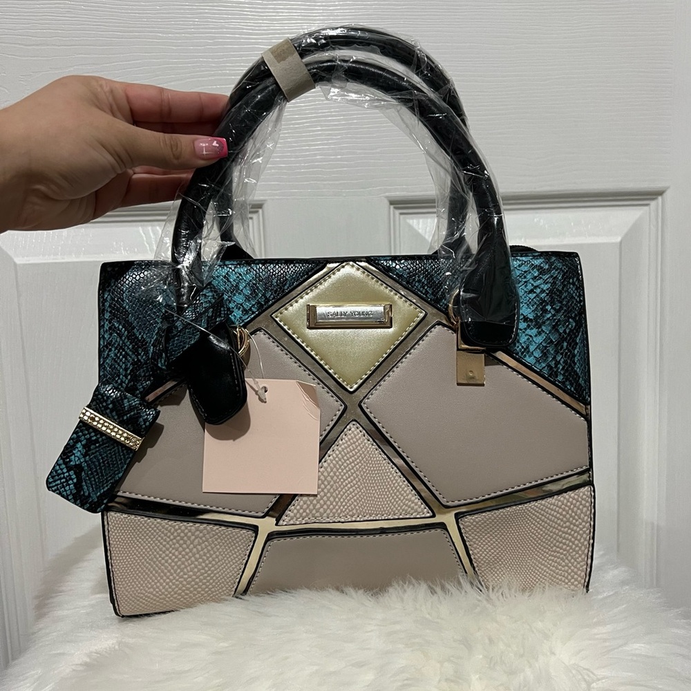 💗 *NWT* Chic Geometric Handbag - Black,‎ Cream, and Teal